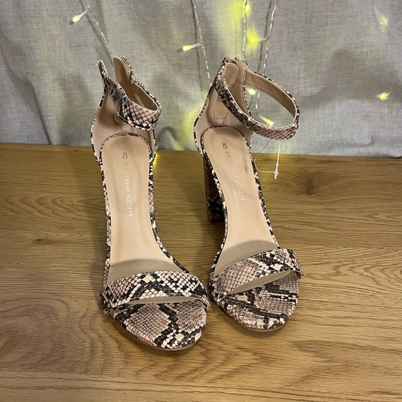 Urban Planet - Snake print heels, size 8, excellent condition. - Picture 2 of 3